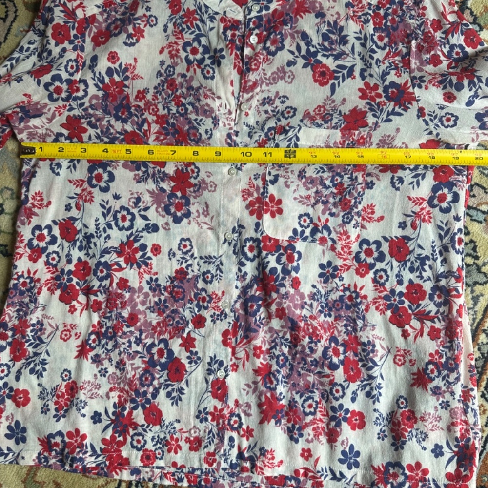 XiRENA Floral Blouse - XS - Picture 8 of 9